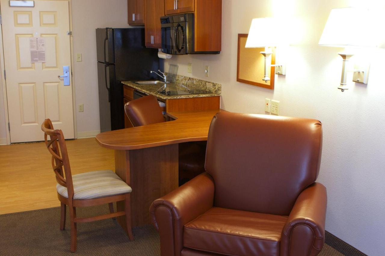 Candlewood Suites Champaign-Urbana University Area By Ihg Экстерьер фото