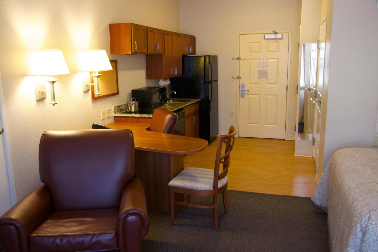 Candlewood Suites Champaign-Urbana University Area By Ihg Экстерьер фото