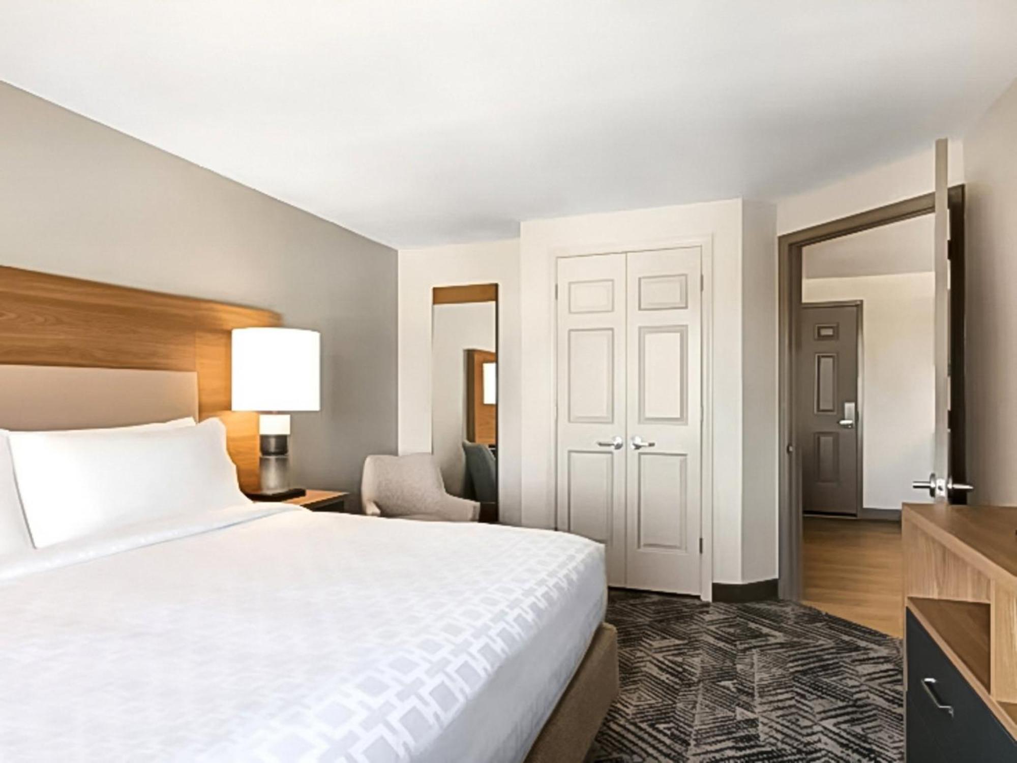 Candlewood Suites Champaign-Urbana University Area By Ihg Экстерьер фото