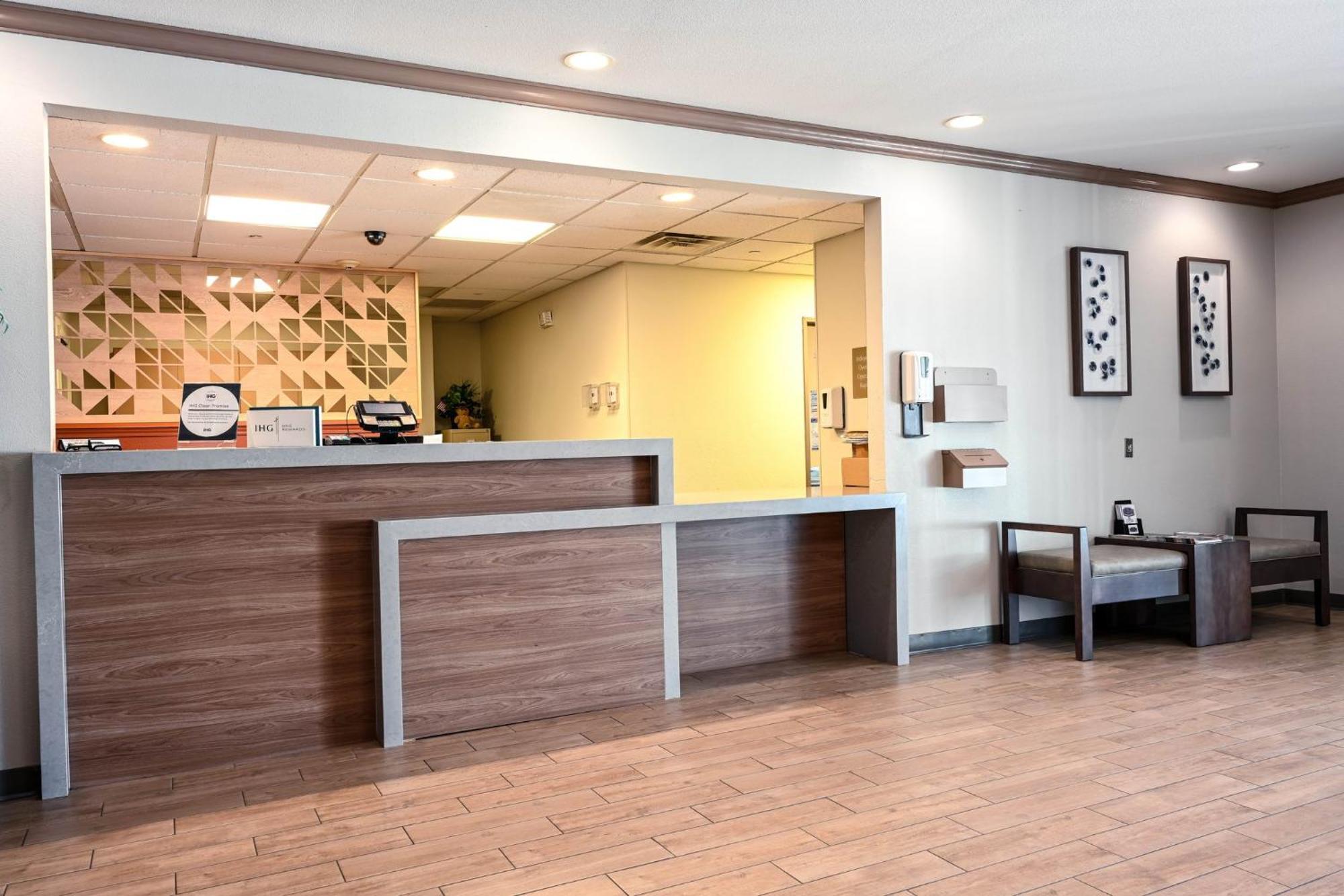 Candlewood Suites Champaign-Urbana University Area By Ihg Экстерьер фото