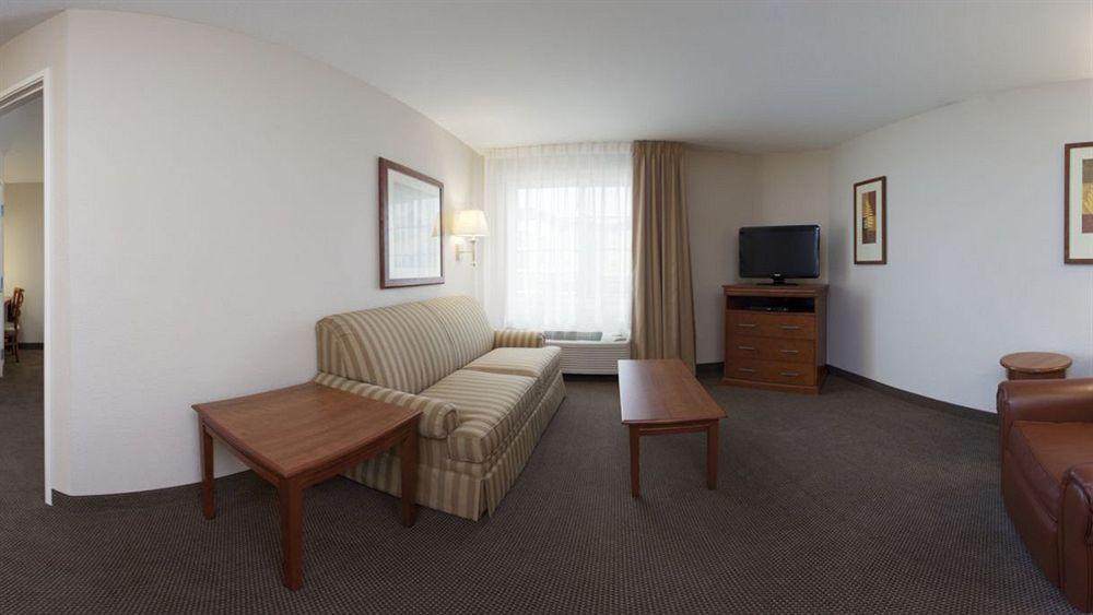 Candlewood Suites Champaign-Urbana University Area By Ihg Экстерьер фото