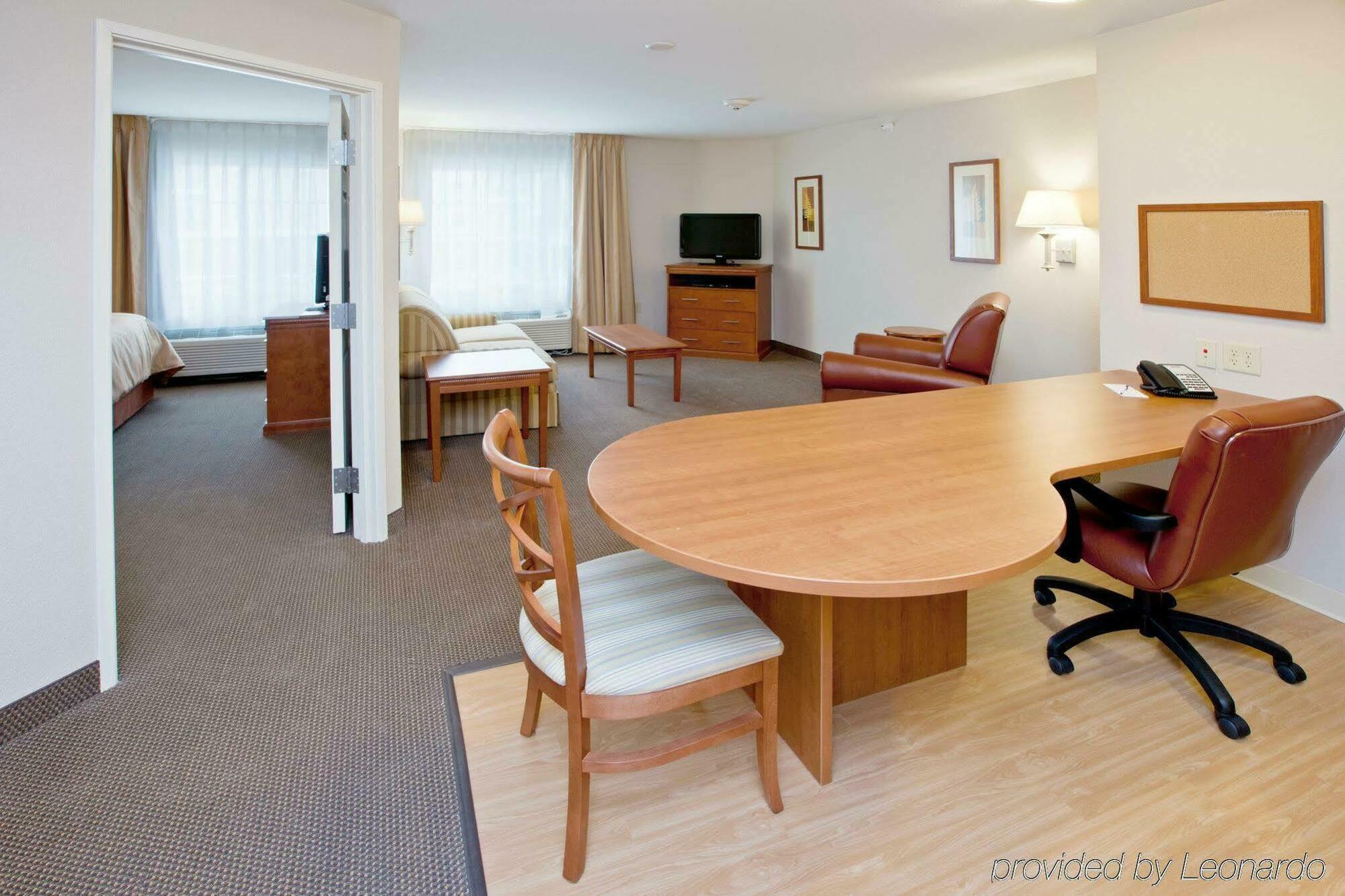 Candlewood Suites Champaign-Urbana University Area By Ihg Экстерьер фото